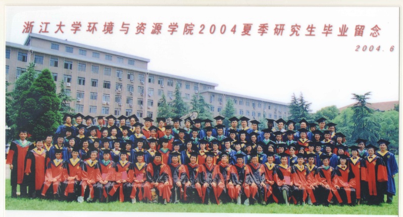 环资学院2004夏季研究生毕业留念